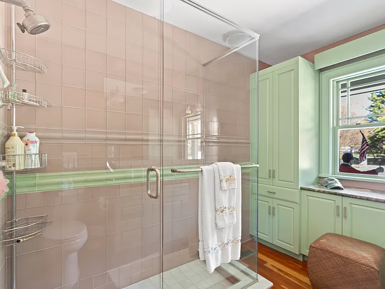 73 Newman Ave — Photo 14