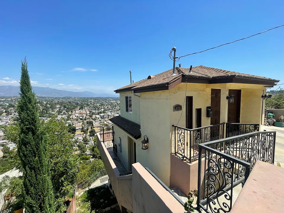 610 Cross Ave
