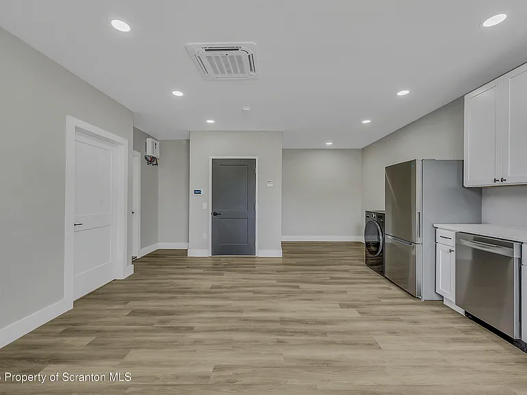 215 Hickory St #14 — Photo 2