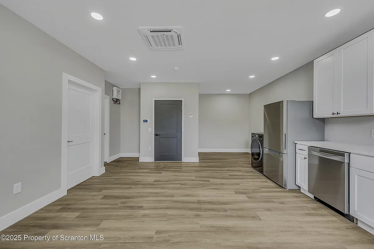 Building Photo - 215 Hickory St #14