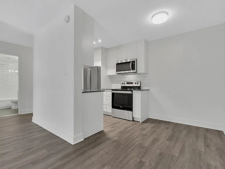 707 Esquimalt Rd — Photo 15