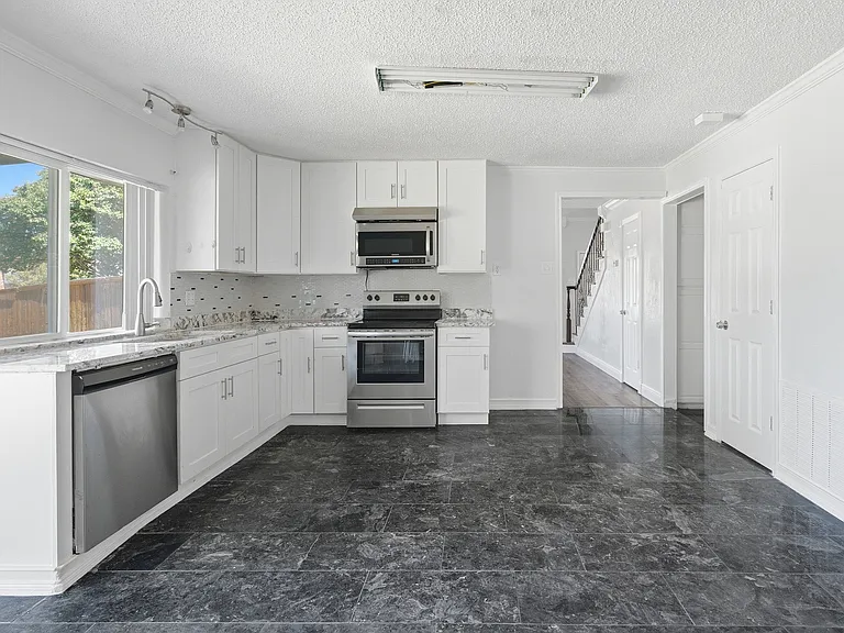 2930 Lancer Ln — Photo 2