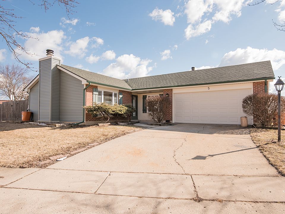 1st image of 5 Woodbury Ct