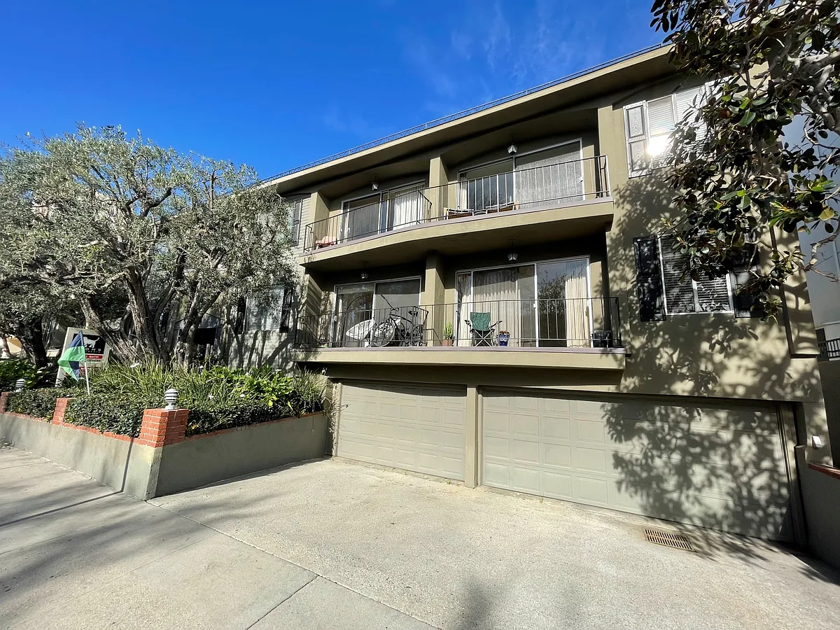 Building Photo - 1852 Corinth Ave #15