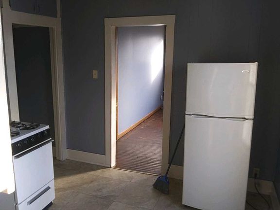 5th image of 412 E Main St