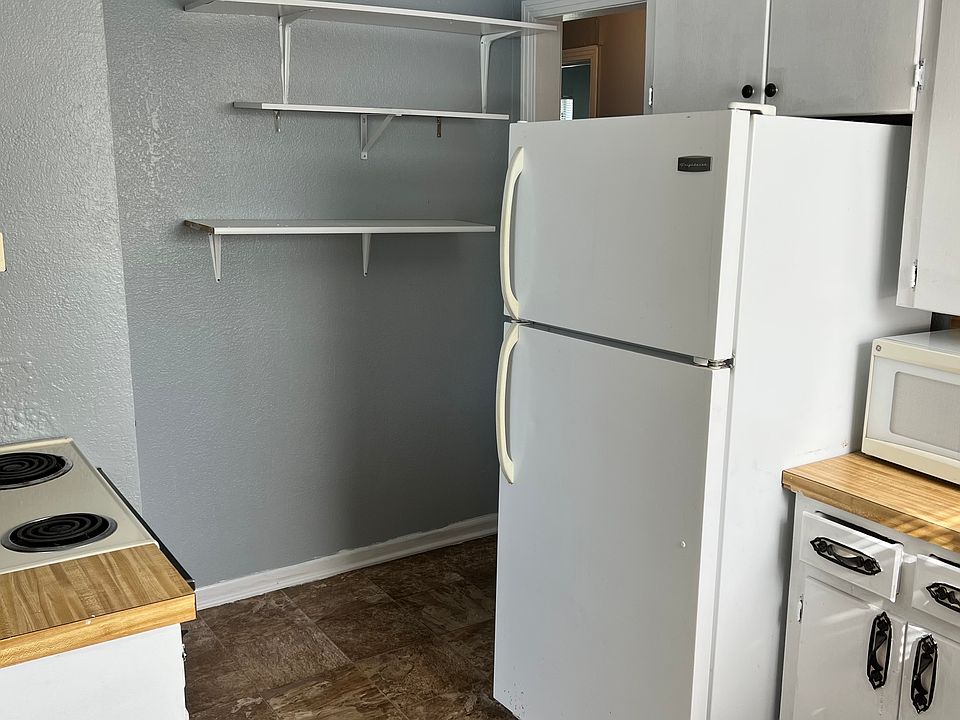 1st image of 608 W Dean Ave