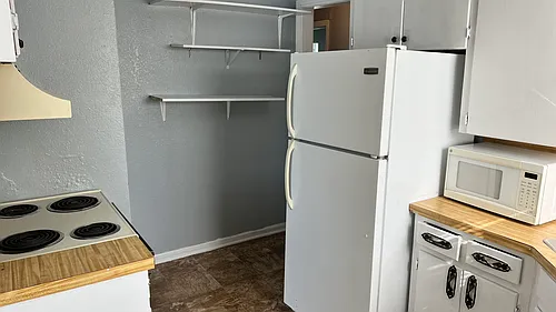 608 W Dean Ave Photo 1