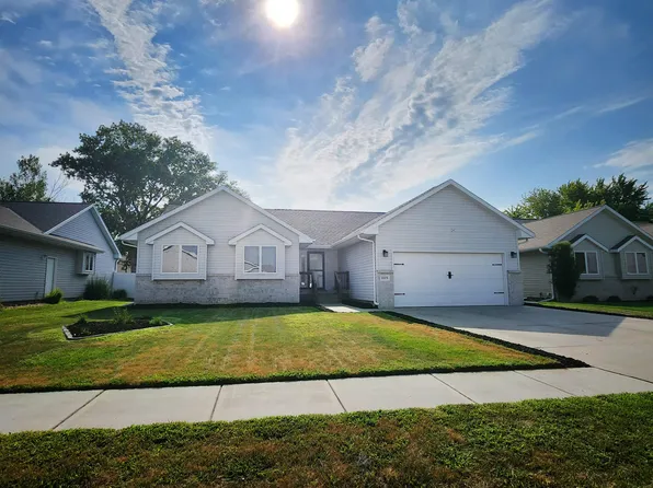 1119 17th Ave, Kearney, NE 68845