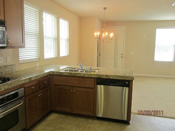4th image of 550 Cottage Park Dr