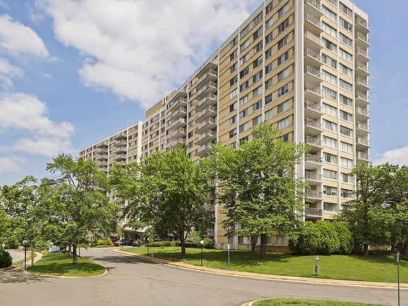 3rd image of 301 N Beauregard St APT 219