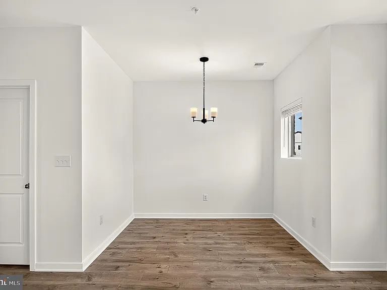 20957 Bluebird Sq — Photo 24