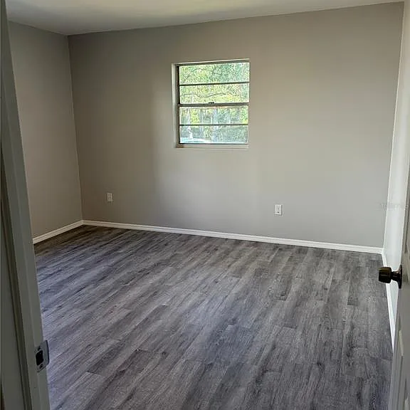 190 W Ventris Ave — Photo 18