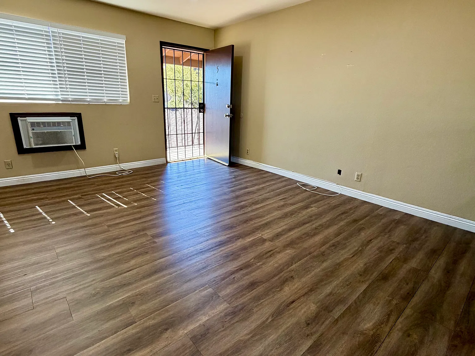 2 bed, 700 sqft, $2,280 — Photo 4