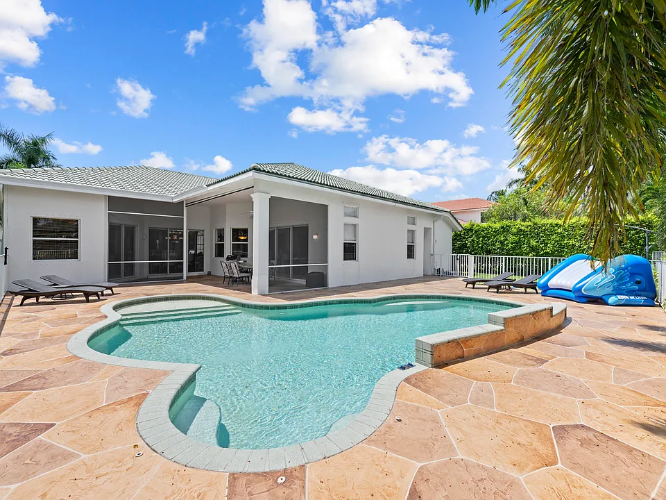 11727 Paradise Cove Ln
