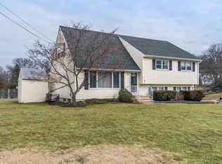 1 Comfort Ct, Randolph, NJ 07869