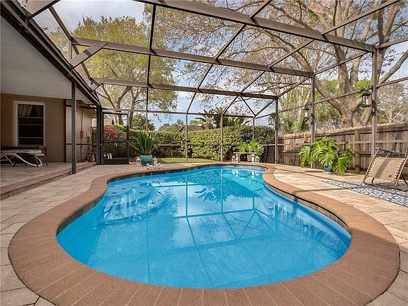 3rd image of 1011 Ohanlon Ct