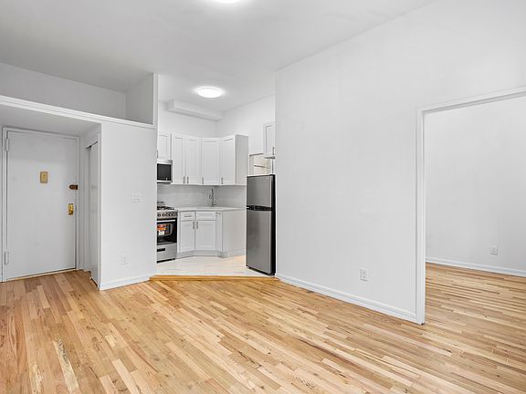 3rd image of 470 W 23rd St #403