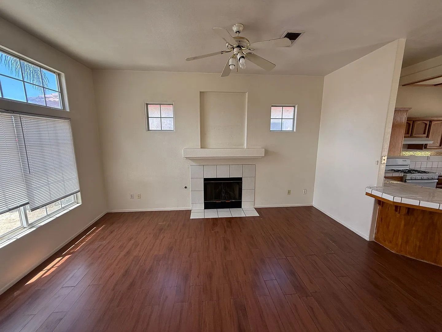 Cozy 3-Bedroom Home in Southwest Bakersfield — Photo 3