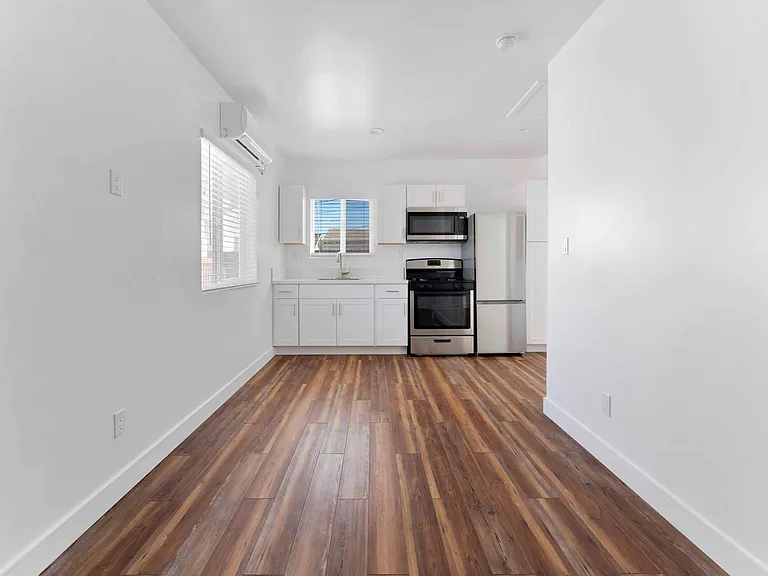 842 W 115th St — Photo 6