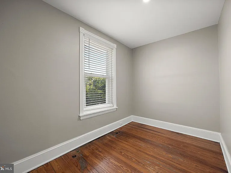 1618 W 14th St — Photo 11
