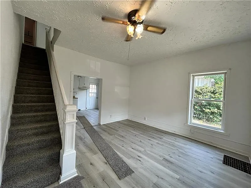 2 bed, $800 — Photo 2