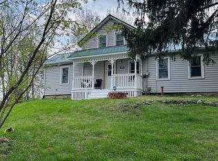 S51W30765 Walnut St, Town Of Genesee, WI 53149