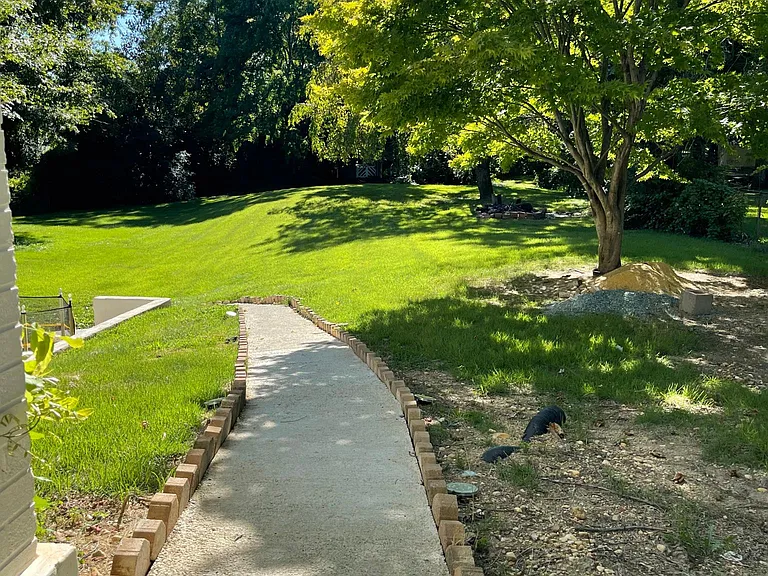 7901 Locust Ln — Photo 3