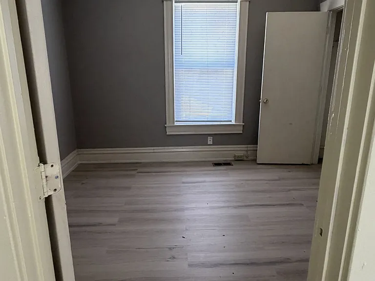 335 N Lawndale Ave #B — Photo 7