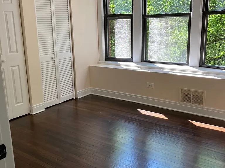 5337 N Damen Ave #1 — Photo 4