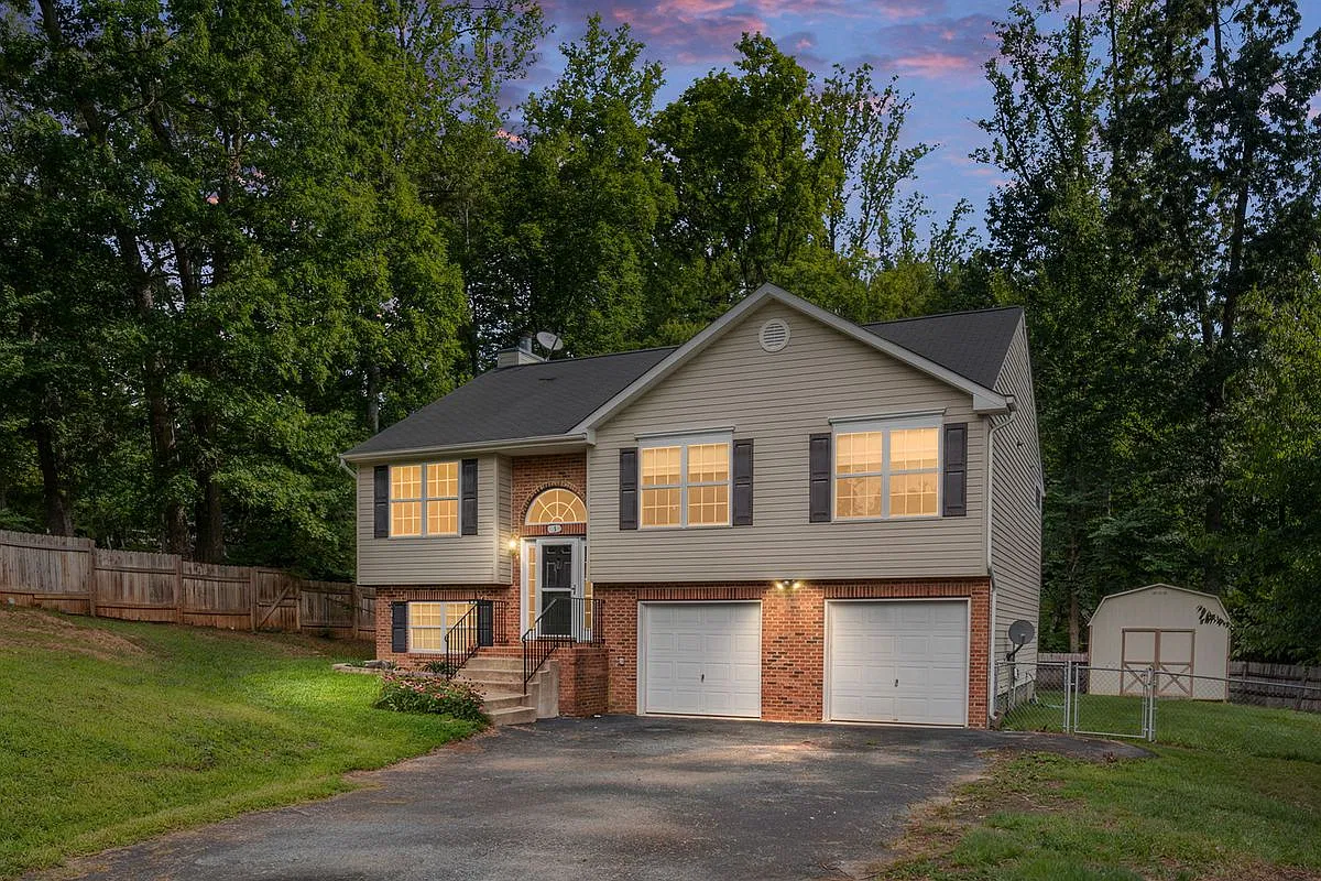 4 bed, 3.0 bath, 1738 sqft, $2,900 — Photo 2