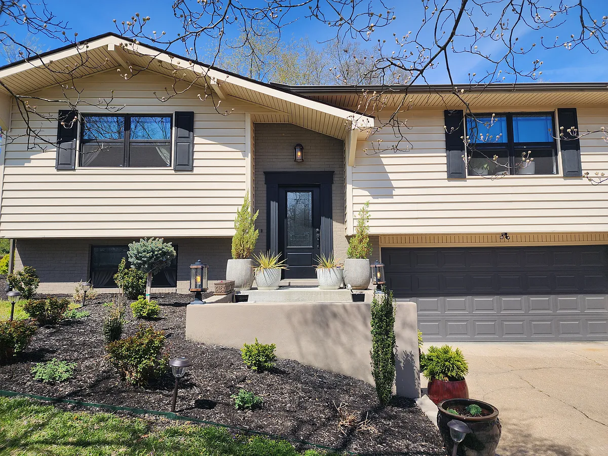 Building Photo - 2302 Sherwood Dr