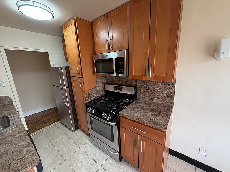 71st Cres — Photo 3