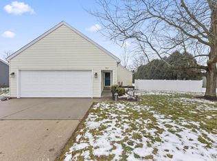 909 York Imperial DRIVE, Oconomowoc, WI 53066