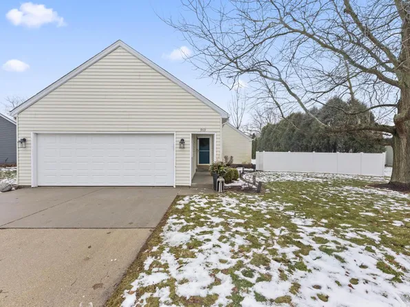 909 York Imperial DRIVE, Oconomowoc, WI 53066