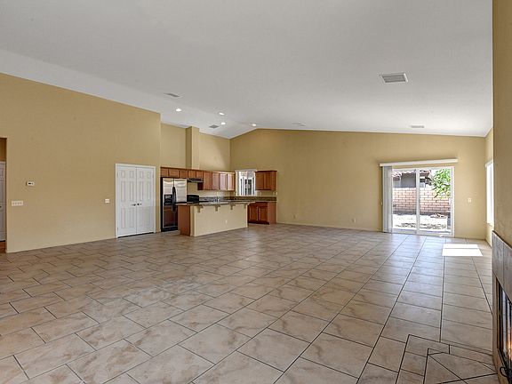 4th image of 82289 Vandenberg Dr
