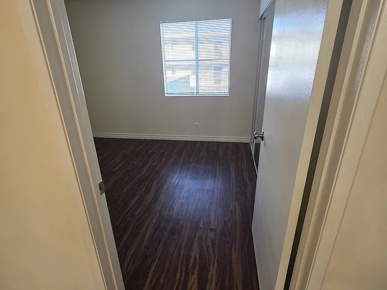 344 W Chevy Chase Dr #7 — Photo 8