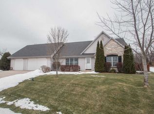 10620 S Greenway Dr, Oak Creek, WI 53154