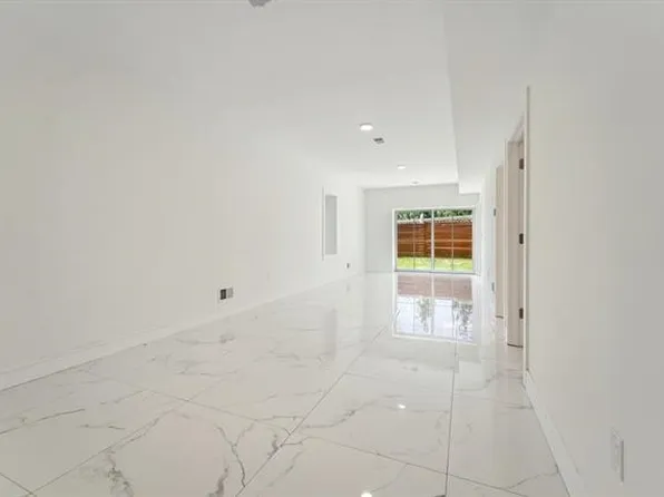 90 East 27th Street image 13 of 43