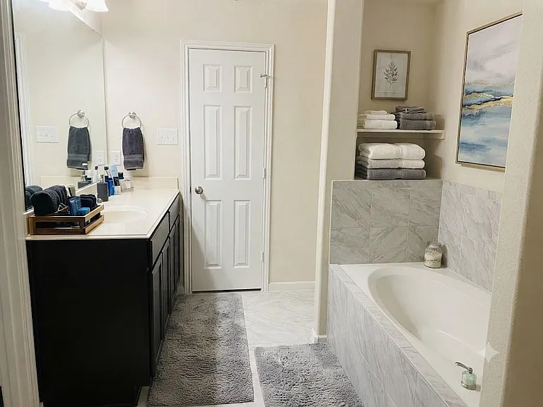 12910 Almeda Crossing Ct — Photo 6