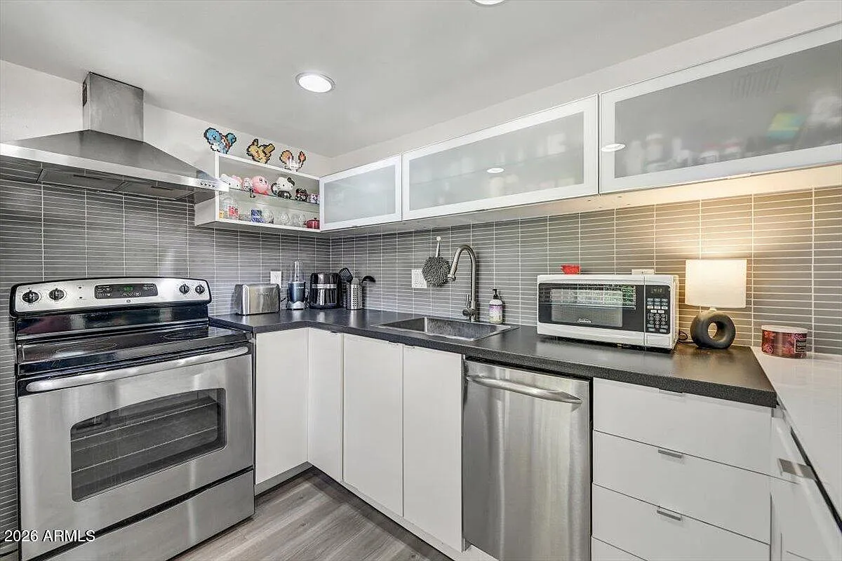 1 bed, 1.0 bath, 790 sqft, $1,599 — Photo 3