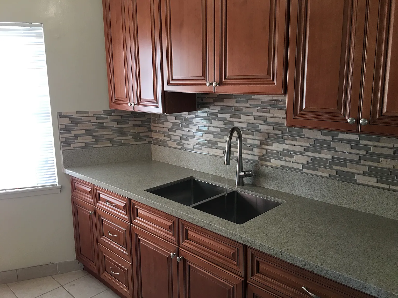 2 bed, 1000 sqft, $2,450 — Photo 2