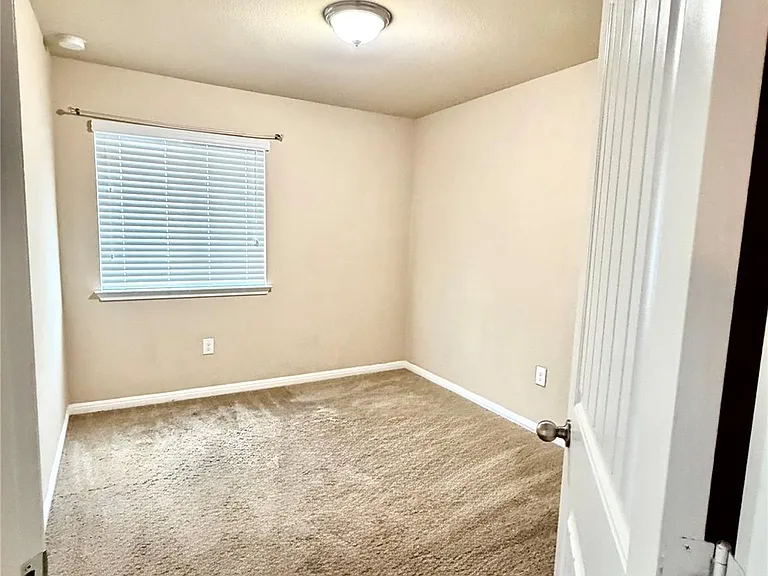 601 Katmai Cir — Photo 15