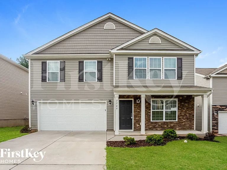 2209 Rolling Hills Dr — Photo 1