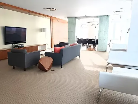 Rented by R New York | media 18