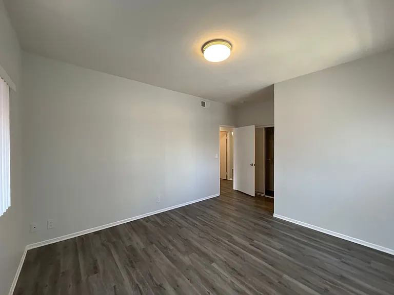 711 N. Sweetzer Ave — Photo 28