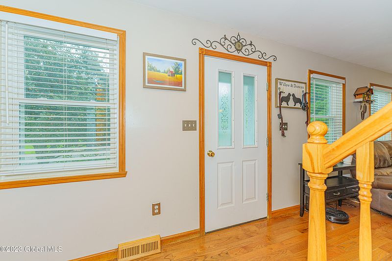 5th image of 601 Bluebird Lane