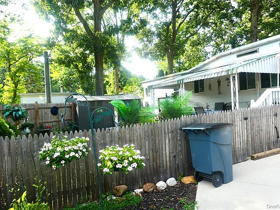 4th image of 658 Sound Avenue #E-6