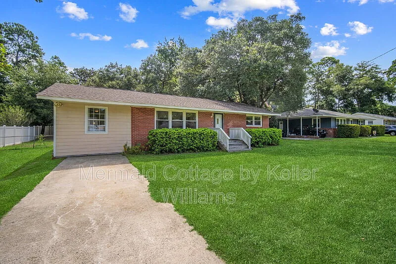 3 bed, 2.0 bath, 1417 sqft, $2,300 — Photo 3