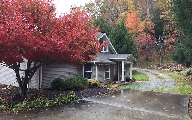 1st image of 526 Pleasant Valley Ln