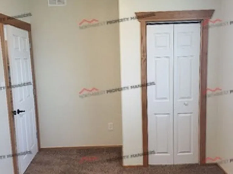 239 W State St — Photo 2